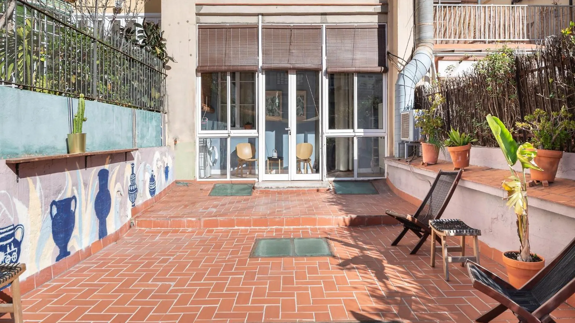 Sunny Central Apartment With A 100M2 City Oasis Barcelona 0*,  España