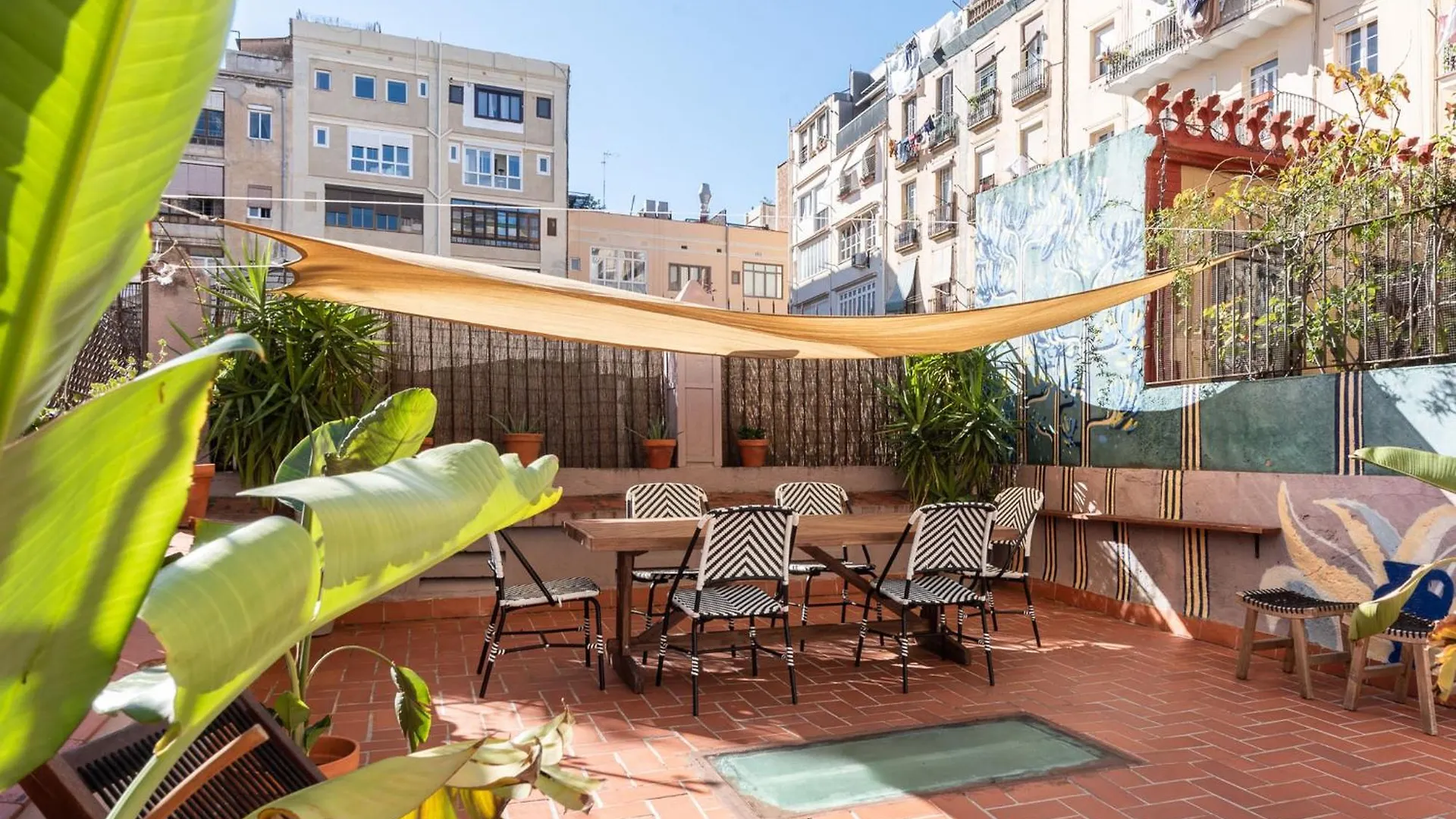 Sunny Central Apartment With A 100M2 City Oasis Barcelona España